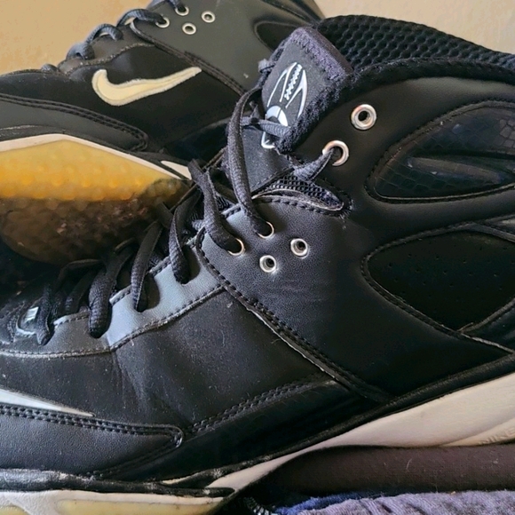 Nike Football Shoes - Picture 6 of 7